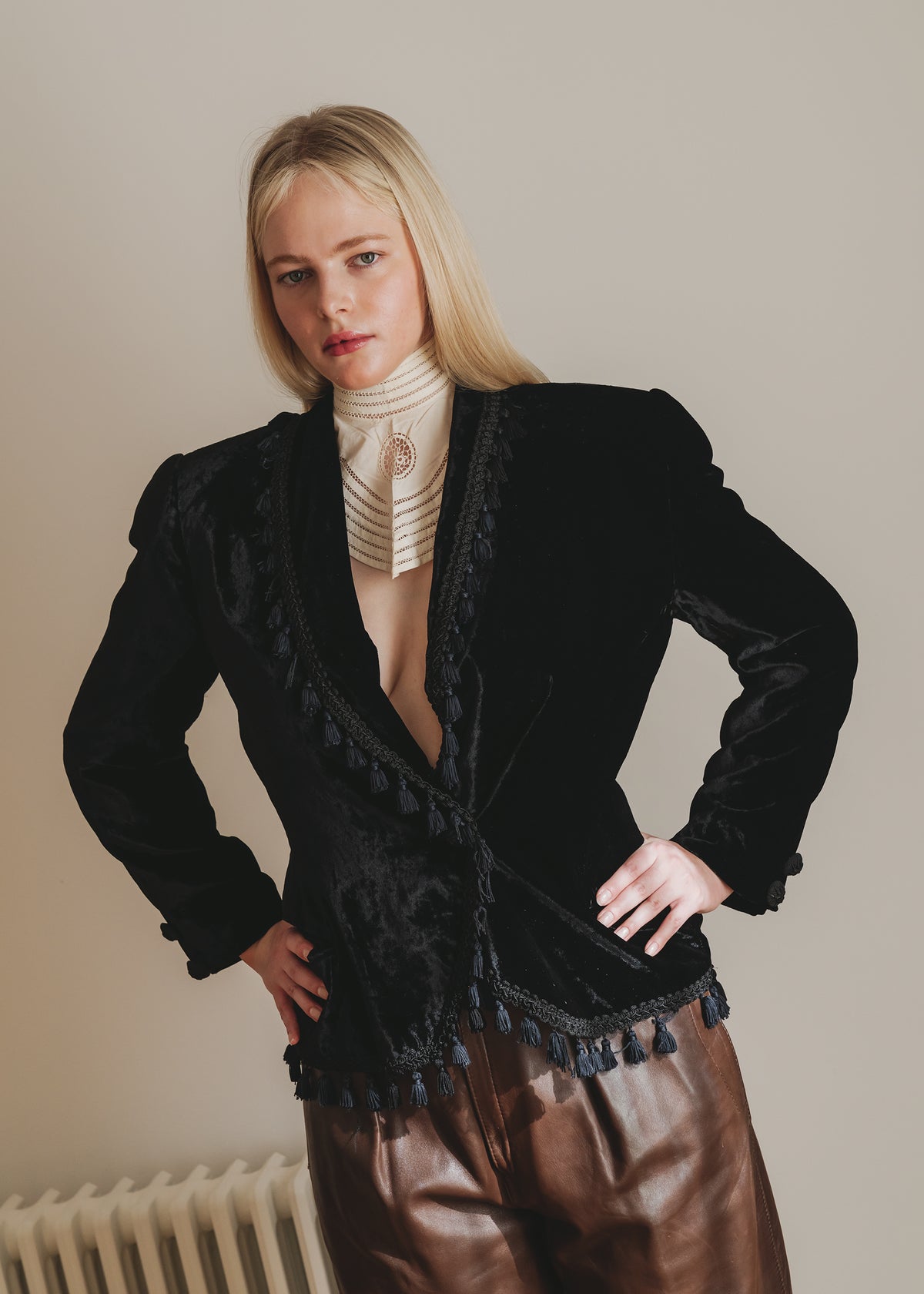 Escada Blazer Savannah Taupe Cashmere-Silk Size 36 One-Button Jacket –  Celebrity Owned